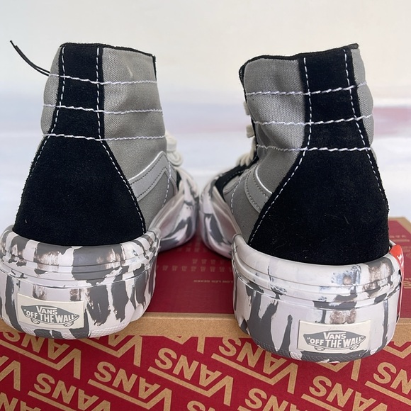 Vans WMNS Sk8-Hi Tapered
Moon Rocks Black/Reflective
VN0A7Q5TBRF
Sneakers - Picture 9 of 16